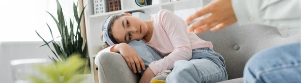Tidak Senang Melihat Anak Pada Psikolog Kabur Ruang Konsultasi Spanduk — Stok Foto