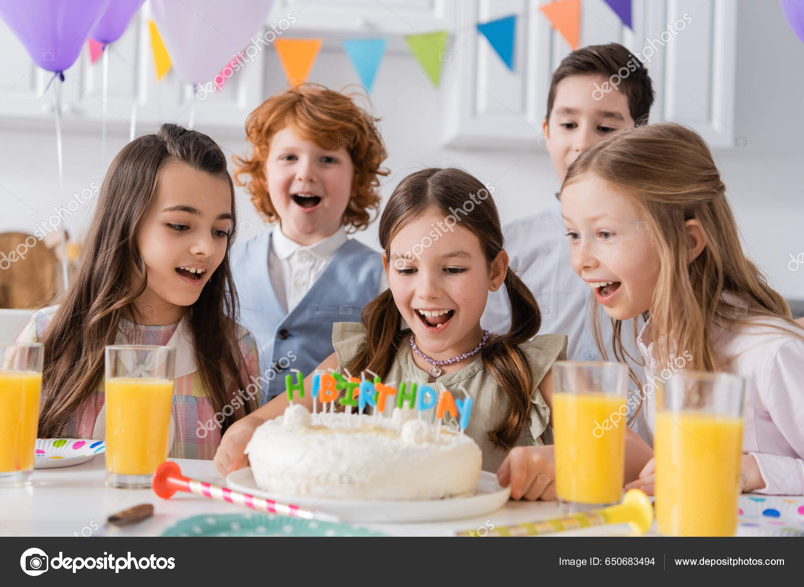 https://st5.depositphotos.com/20363444/65068/i/1600/depositphotos_650683494-stock-photo-group-amazed-kids-looking-birthday.jpg