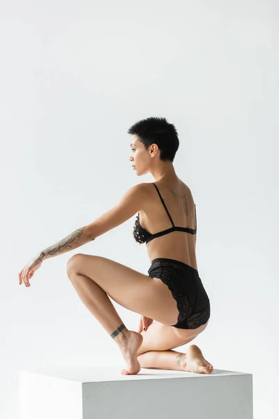 Full Length Glamorous Woman Sexy Tattooed Body Short Brunette Hair — Stock Photo, Image