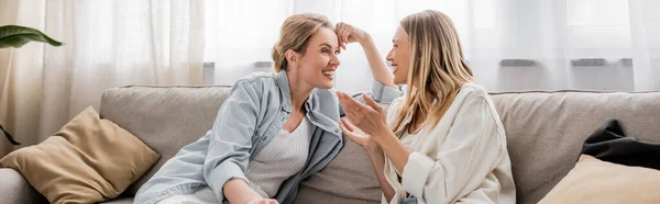 Happy Attractive Sisters Casual Attire Sitting Smiling Talking Each Other — Stock Photo, Image