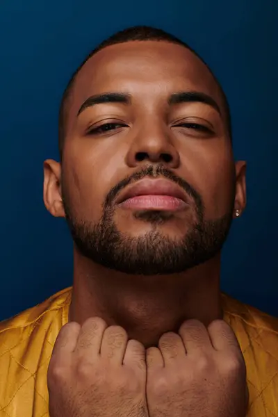 African American Man Earring Beard Looking Camera Hands Collar Fashion — Stock Photo, Image