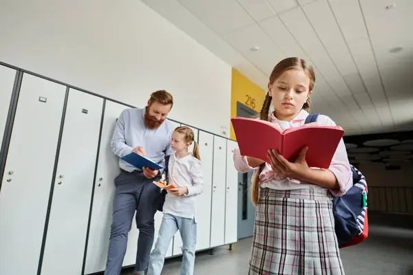 Students Teacher Gathered Lockers Hallway Engaging Lively Discussion — Stock Photo, Image