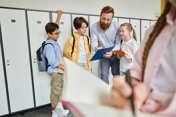 Man Teacher Instructing Group Kids Standing Lockers Brightly Lit Classroom — Zdjęcie stockowe