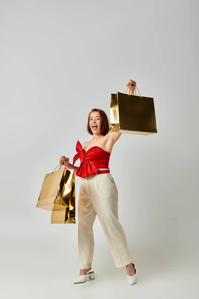 Christmas Shopping Excited Young Woman Trendy Attire Holding Shopping Bags — Stock Photo, Image
