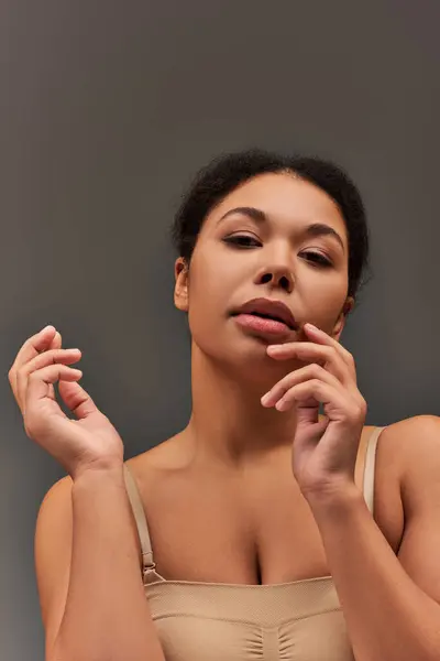 Pastel Çamaşırlı Çekici Afro Amerikan Kadın Modeller — Stok fotoğraf