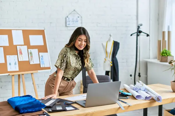 Young Smiling Asian Clothes Designer Looking Laptop Work Desk Personal — Stock Photo, Image