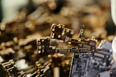 Bulanık arka plan, küçük işletme konsepti, tamir atölyesinde elektronik mikro çipler.
