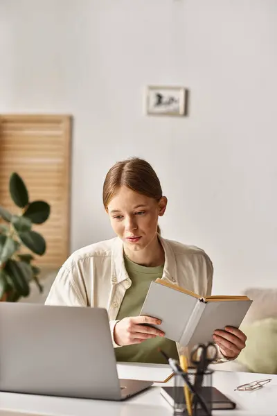 Busy Teenage Student Holding Her Study Book Sitting Front Laptop — Stock Photo, Image