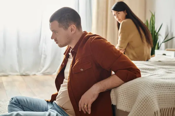 Young Frustrated Man Sitting Floor Upset Asian Wife Relationship Difficulties — Stock Photo, Image
