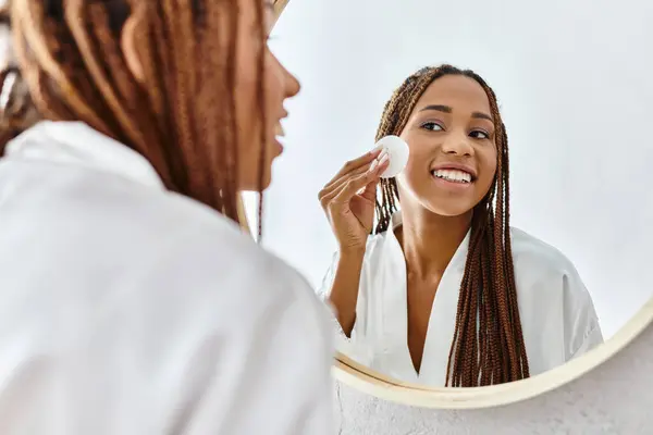 African American Woman Afro Braids Using Cotton Pad Front Mirror — Stock Photo, Image