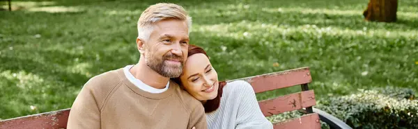 Man Woman Peacefully Sitting Together Bench Park — Stock Photo, Image
