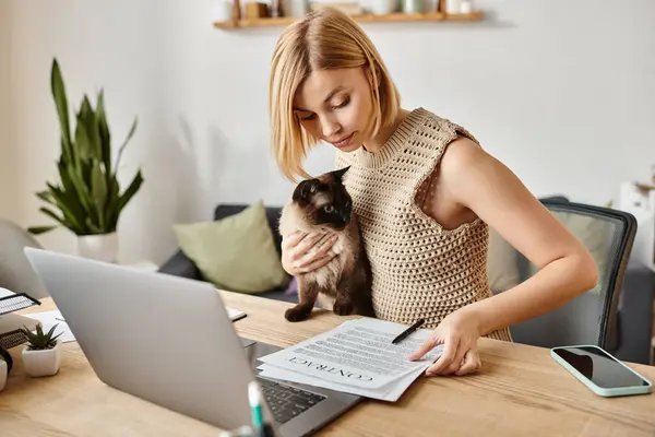 Serene Woman Short Hair Sitting Table Affectionately Petting Cat Her — Stock Photo, Image