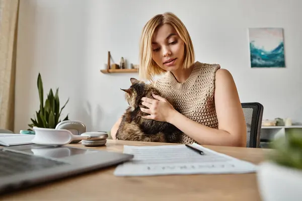 Woman Short Hair Peacefully Seated Desk Gently Holding Her Cat — Stock Photo, Image