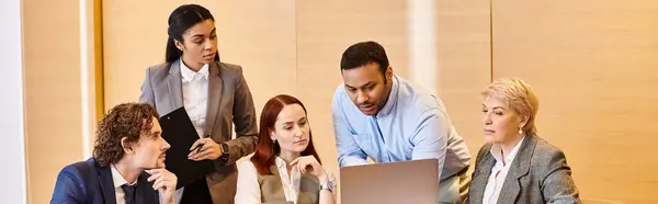 Multicultural Business Team Collaborates Laptop Computer — Stock Photo, Image