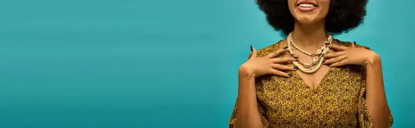 Fashionable African American Woman Curly Hairdo Posing Vibrant Blue Backdrop — Fotografia de Stock