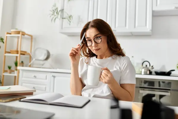 Middle Aged Woman Enjoying Cup Coffee Table — Stock Photo, Image