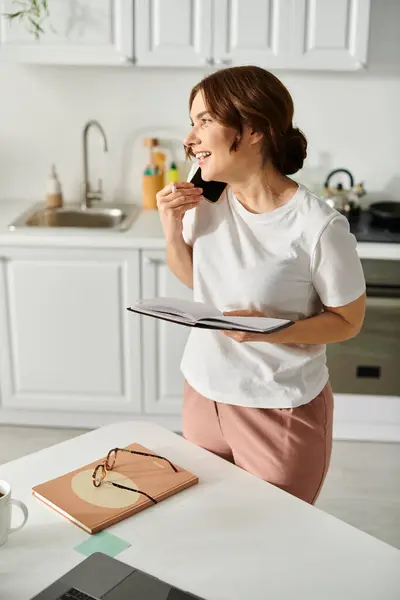 Middle Aged Woman Kitchen Holding Clipboard Organizing Tasks — Stock Photo, Image