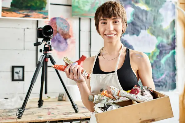 Woman Holding Box Paint Front Camera — Stockfoto