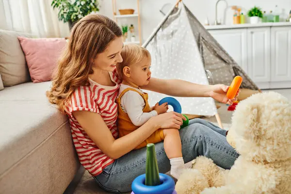 Young Mother Her Toddler Daughter Happily Playing Together Teddy Bear — Stock Photo, Image