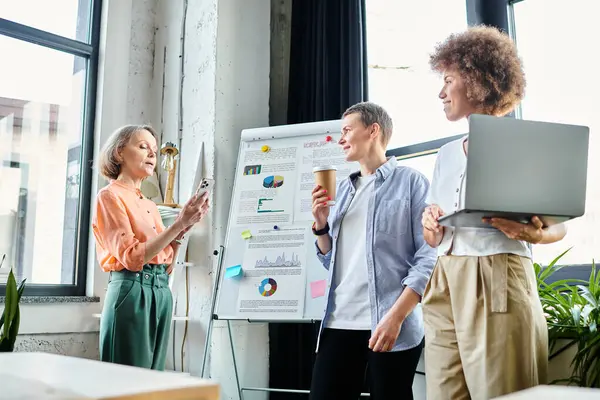 Diverse Group Businesswomen Brainstorming Ideas Whiteboard Coworking Space — Stock Photo, Image