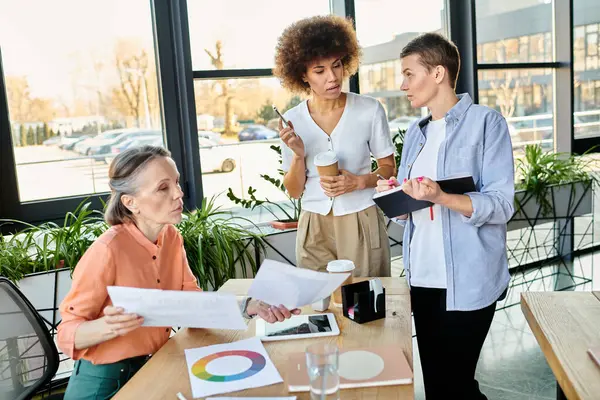 Diverse Group Hard Working Pretty Businesswomen Gathered Table Engaged Collaborative — Stock Photo, Image