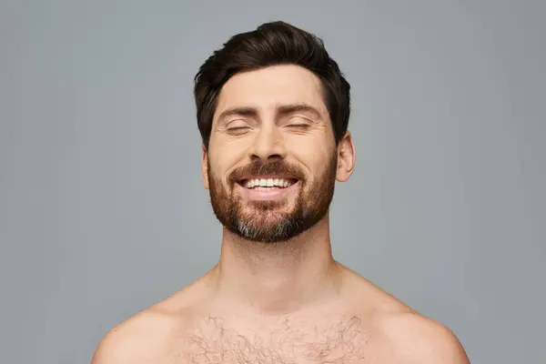 Man Beard Shirt Smiling — Stock Photo, Image