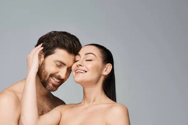 stock image Shirtless man and pretty woman pose together.