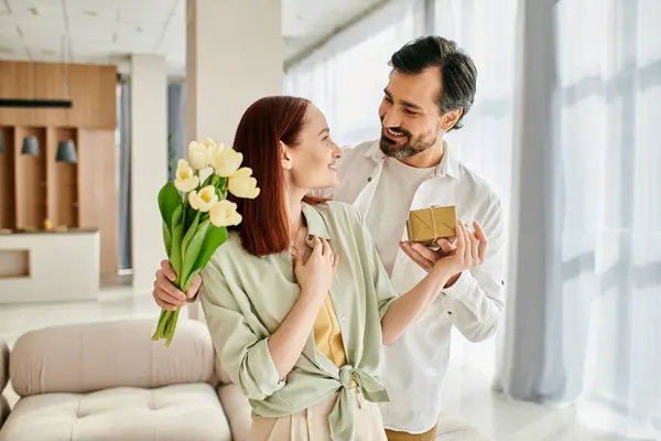Redhead Woman Bearded Man Holding Gift Box Sharing Special Moment — Stockfoto