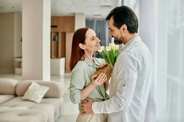Stylish Adult Couple Redhead Woman Bearded Man Holding Flowers Modern — Stockfoto