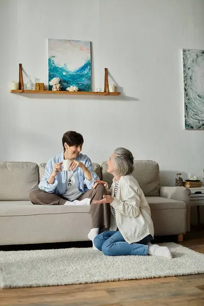 Two People Loving Mature Lesbian Couple Sitting Couch Living Room — ストック写真