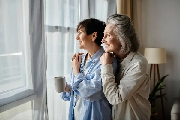 Two Elderly Women Peacefully Observe View — Stok fotoğraf