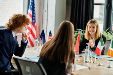 Gençler Model BM 'de ülke bayraklarıyla yer alıyorlar.