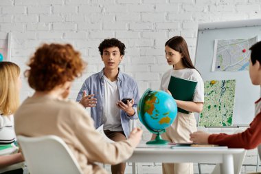 Gençler BM Model konferansına katılarak tutkulu bir tartışmaya giriştiler.