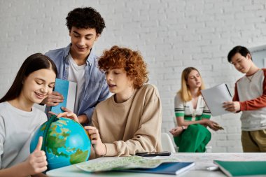 Gençler Birleşmiş Milletler Model konferansına katılarak, bir dünya ile canlı bir tartışmaya giriştiler.