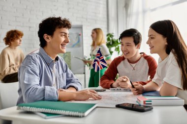 Gençler BM model konferansında küresel sorunları tartışıyor.