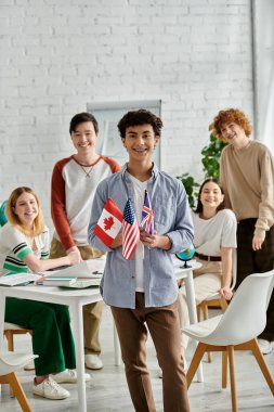 Gençler örnek bir Birleşmiş Milletler programına katılıyorlar..