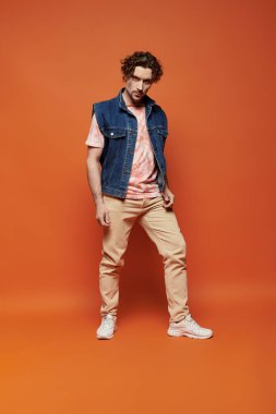 Tarz sahibi bir adam duygularını canlı bir zemin ile ifade ederek varlığını güçlendirir..