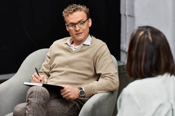 A journalist engages a specialist in a professional interview, capturing expert insights in a modern atmosphere.