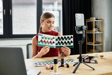 Modayı etkileyen biri, en sevdiği güzellik ürünlerini ve saç rengi örneklerini parlak ışıklı bir yaşam alanında sergiliyor..