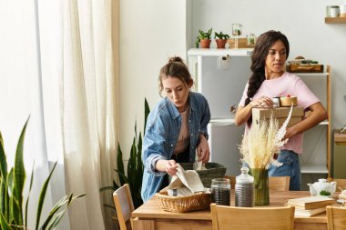 İki kadın, davetkar yaşam alanlarını düzenlerken sıcak ve ortak bir aktiviteye girişiyor..
