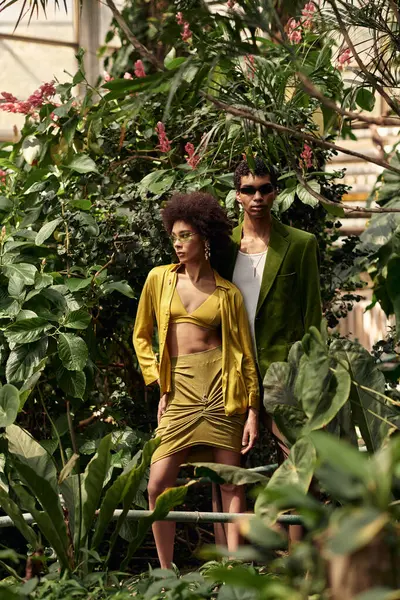 Çiftler yemyeşil bitkilerle çevrili hassas anlardan hoşlanırlar. Romantizm ve bağ sergilerler..