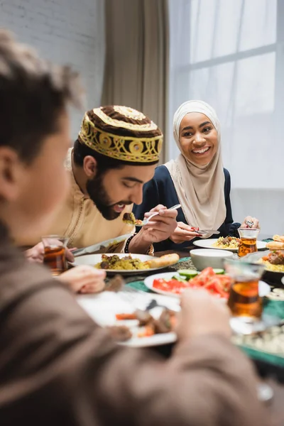 Cheerful middle eastern family having ramadan dinner at home - foto de stock