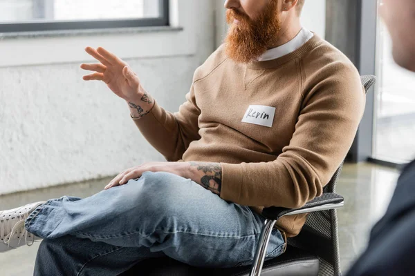 Cropped view of man with alcohol addiction talking during psychotherapy in rehab center — Stock Photo