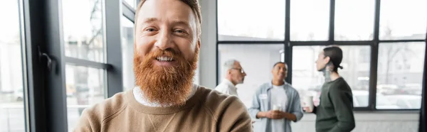 Bearded man looking at camera during alcoholics meeting in rehab center, banner — Stock Photo