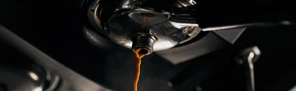 Extração de café, café preto, espresso gotejamento de máquina de café profissional, aroma, banner — Fotografia de Stock