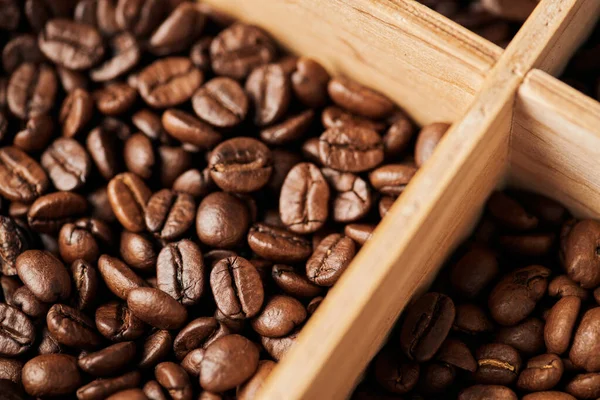 Coffee beans in wooden box, dark and medium roast, caffeine and energy, coffee background, arabica — Stock Photo