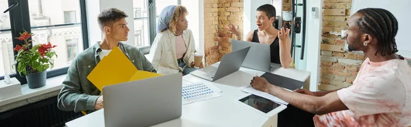 Team leader talking to interracial colleagues, diversity, gadgets, discussing startup, banner — Stock Photo