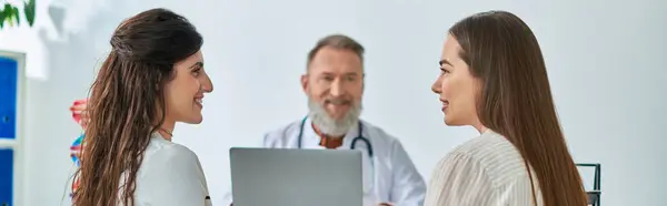 Cheerful lgbt couple at doctor's office smiling with doctor on blurred backdrop, ivf concept, banner — Stock Photo