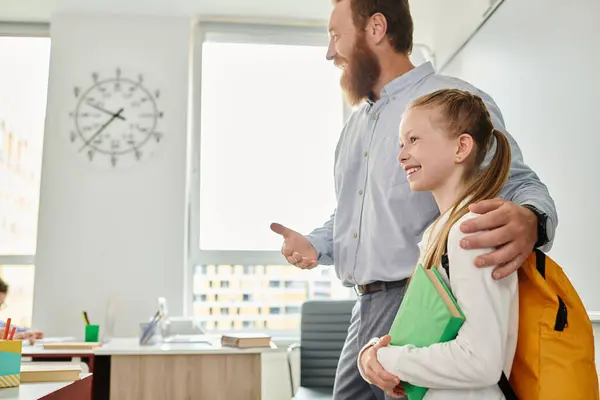 A man and a little girl standing in front of a whiteboard in a bright, lively classroom setting — Stock Photo