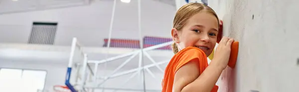 A young girl in contemplation, leaning peacefully against a climbing wall — Stock Photo